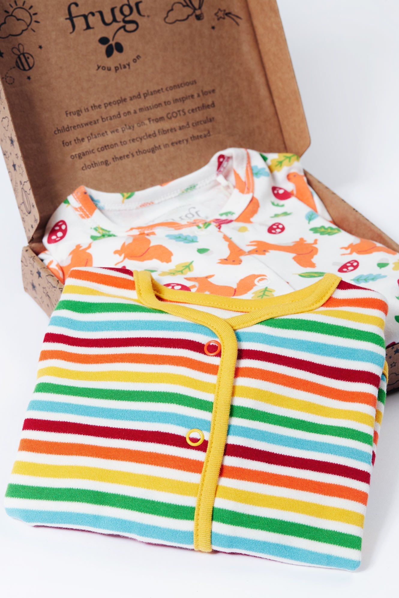 Presentset babypyjamas och kofta