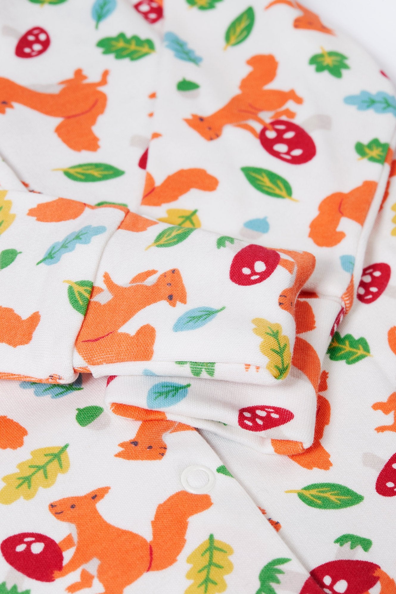 Presentset babypyjamas och kofta