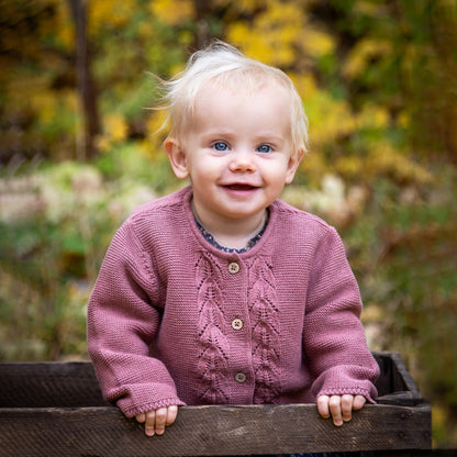 Mönsterstickad kofta bård