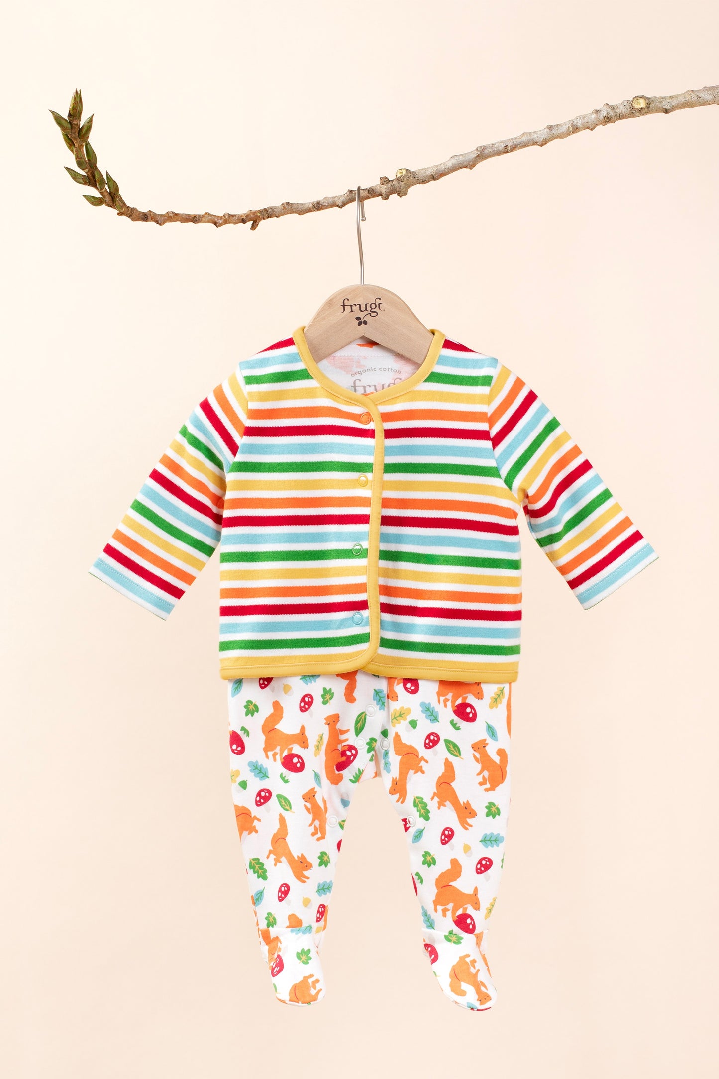Presentset babypyjamas och kofta