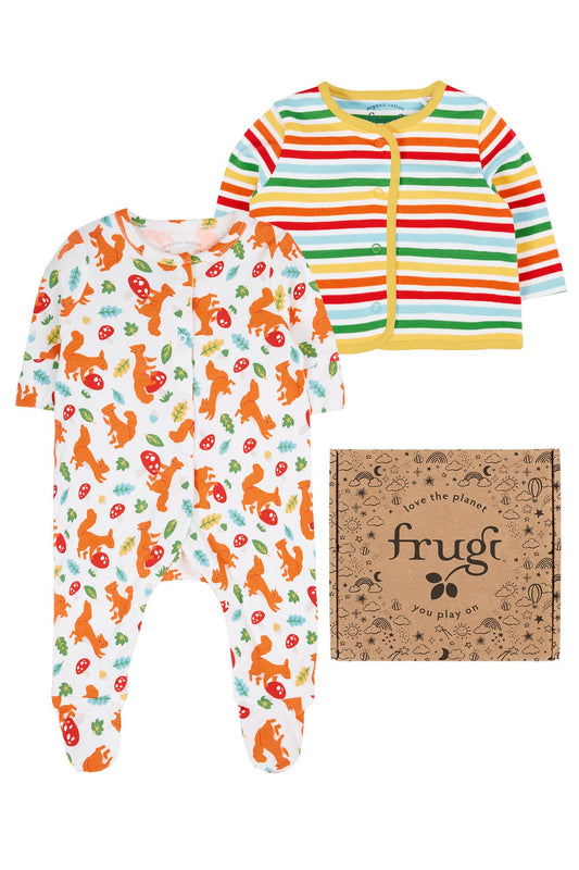 Frugi presentset till baby i ekologisk bomull, pyjamas och kofta
