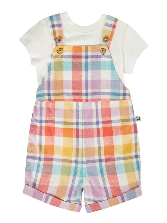 Ekologiskt klädset för baby från Frugi med vit t-shirt och rutiga hängselshorts