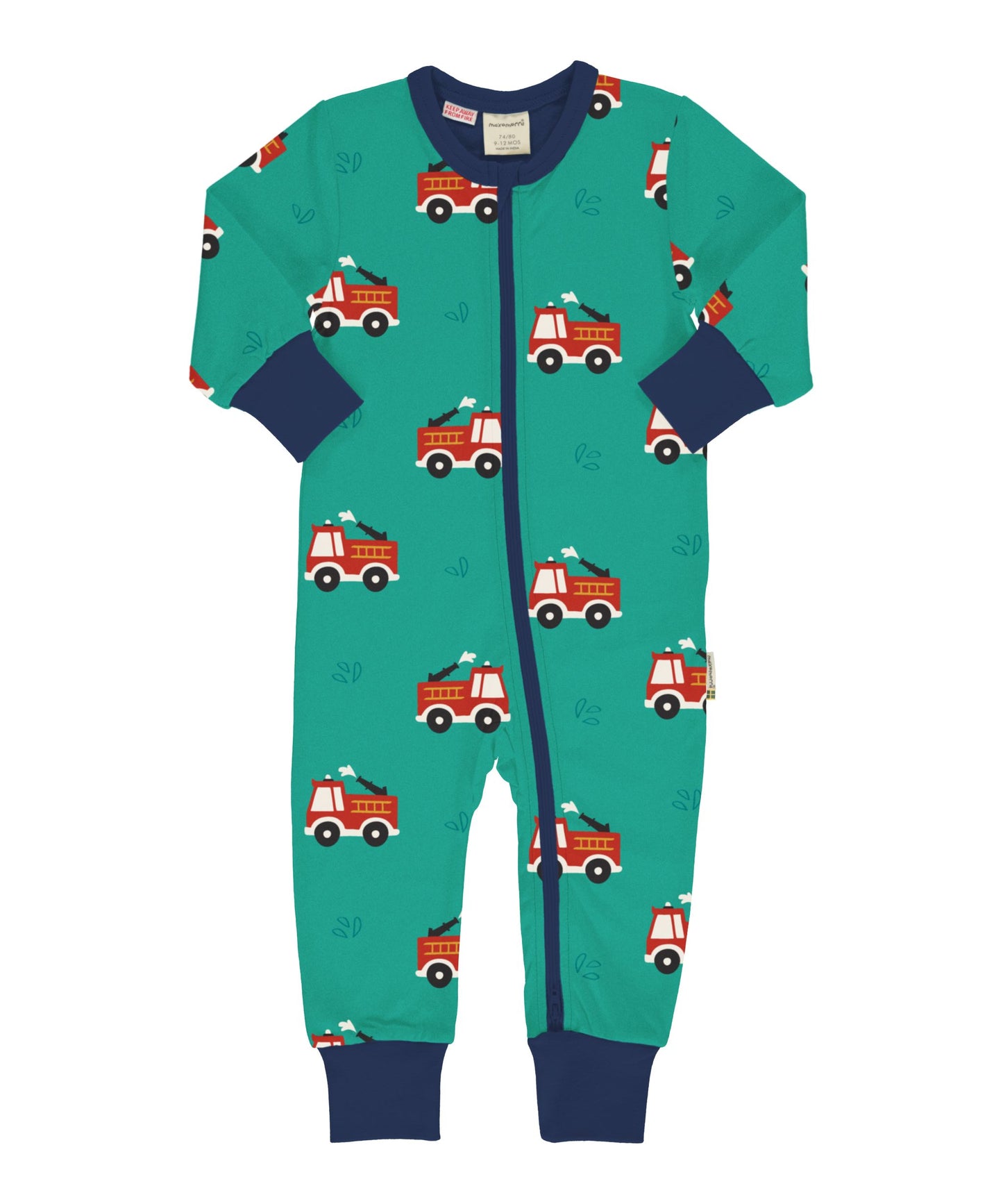 Ekologisk babypyjamas med brandbilar från Maxomorra