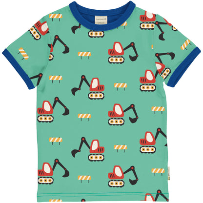 Ekologisk t-shirt för barn med grävmaskinsmönster från Maxomorra