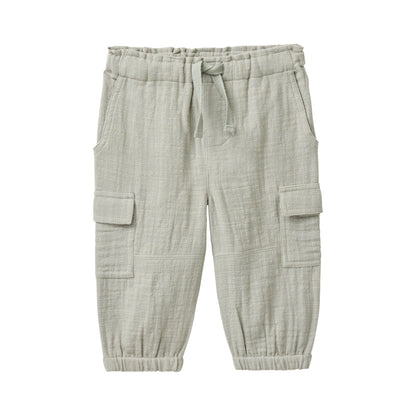 Gröna cargo babybyxor från People Wear Organic i ekologisk bomull