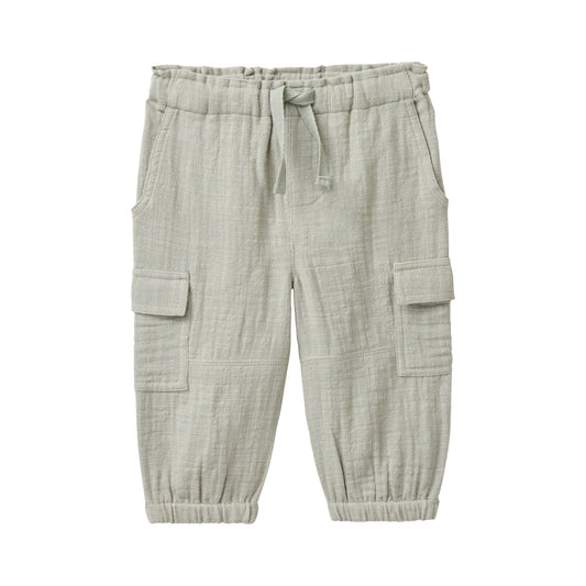 Gröna cargo babybyxor från People Wear Organic i ekologisk bomull